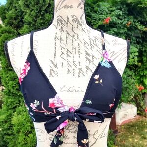 💥 3/$20 Medium Floral Bikini Top!